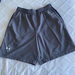 Under Armour dark grey shorts SZ Small